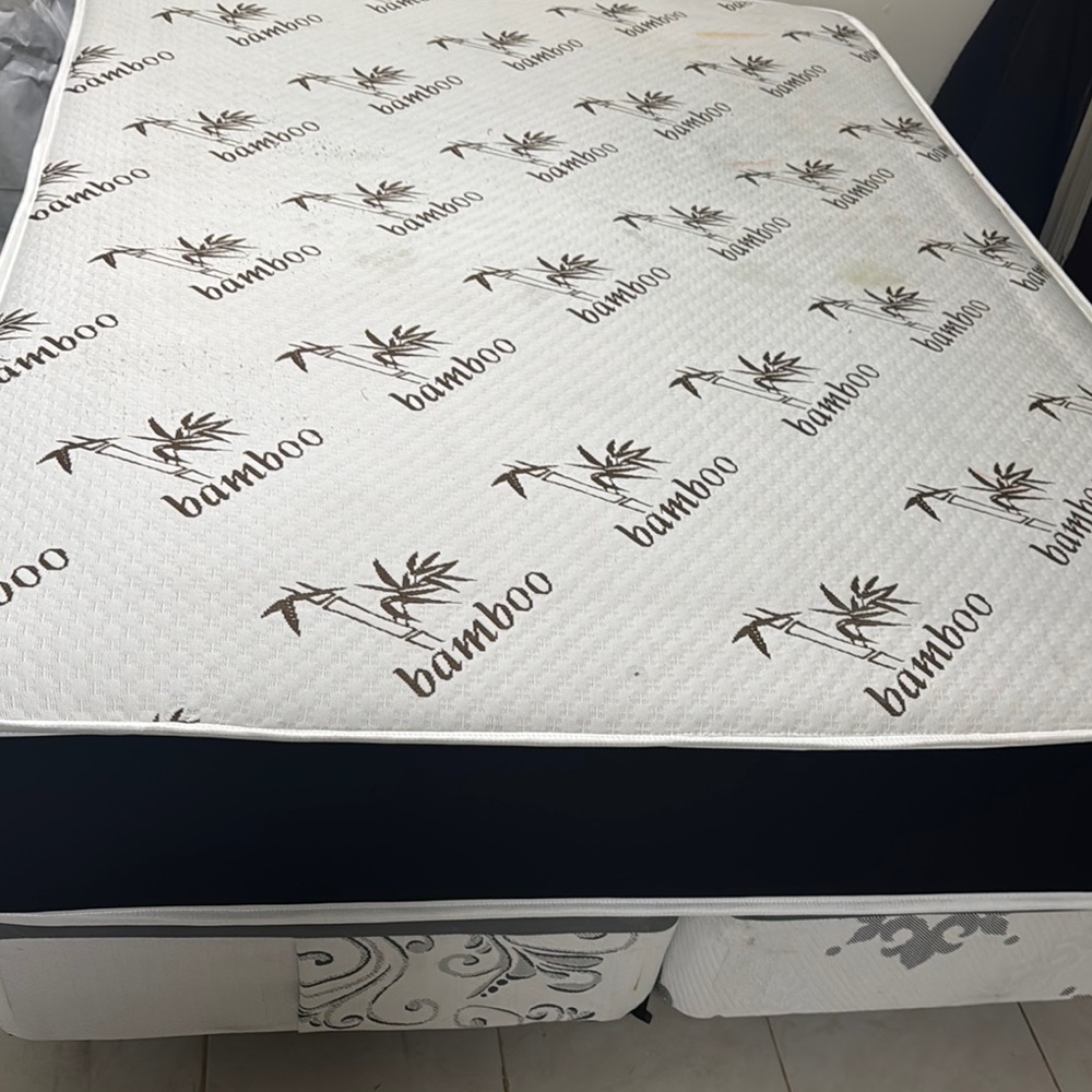 BAMBOO White and Black Mattress Cover with Textured Bamboo Pattern